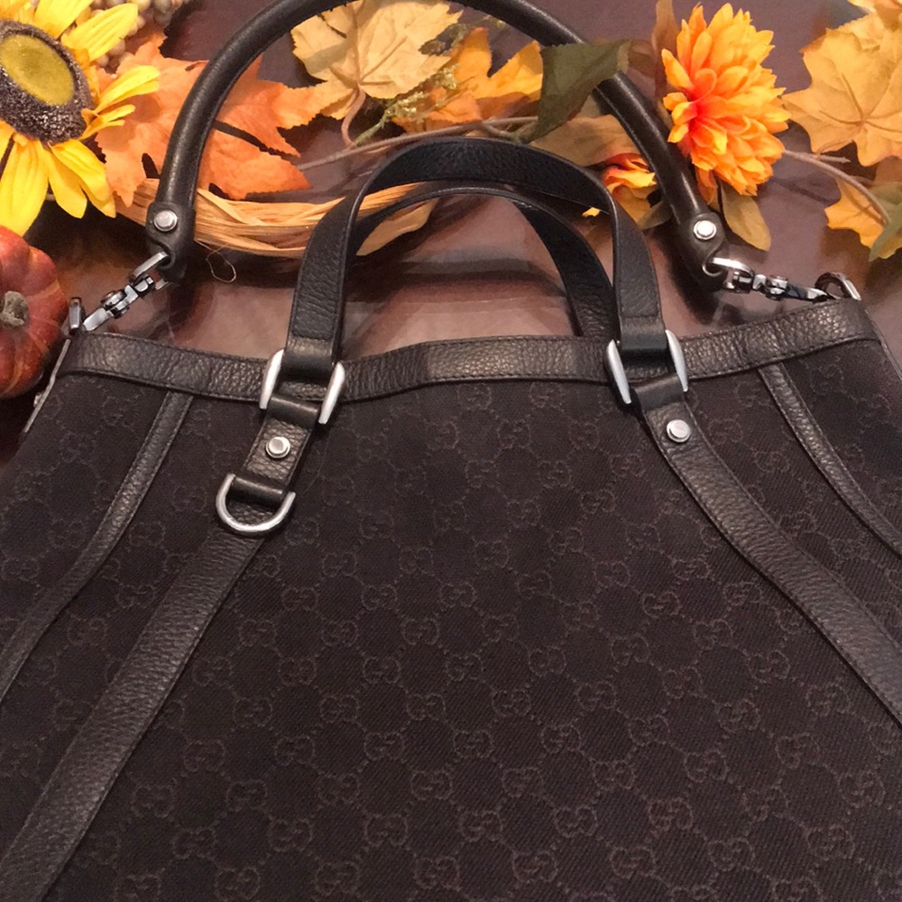Authentic Gucci Purse - Picture 4 of 14